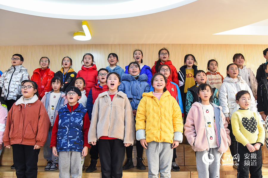 校園合唱團(tuán)。 人民網(wǎng) 李希蒙攝