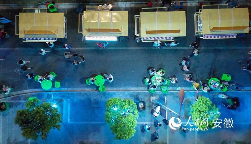 老街夜市。人民網(wǎng) 張俊攝