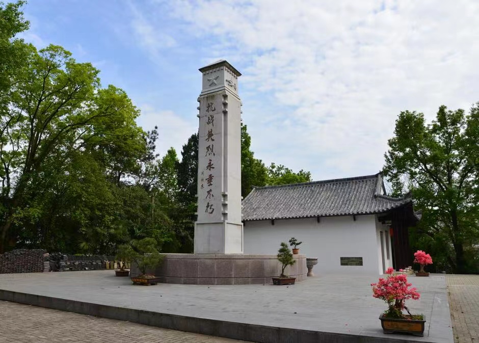 野寨中學(xué)抗戰(zhàn)英烈紀(jì)念碑。徐維攝