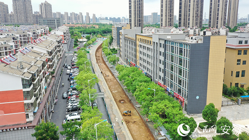 肥西上派，佛光路北段正在進行雨污分流改造。人民網(wǎng) 張俊攝