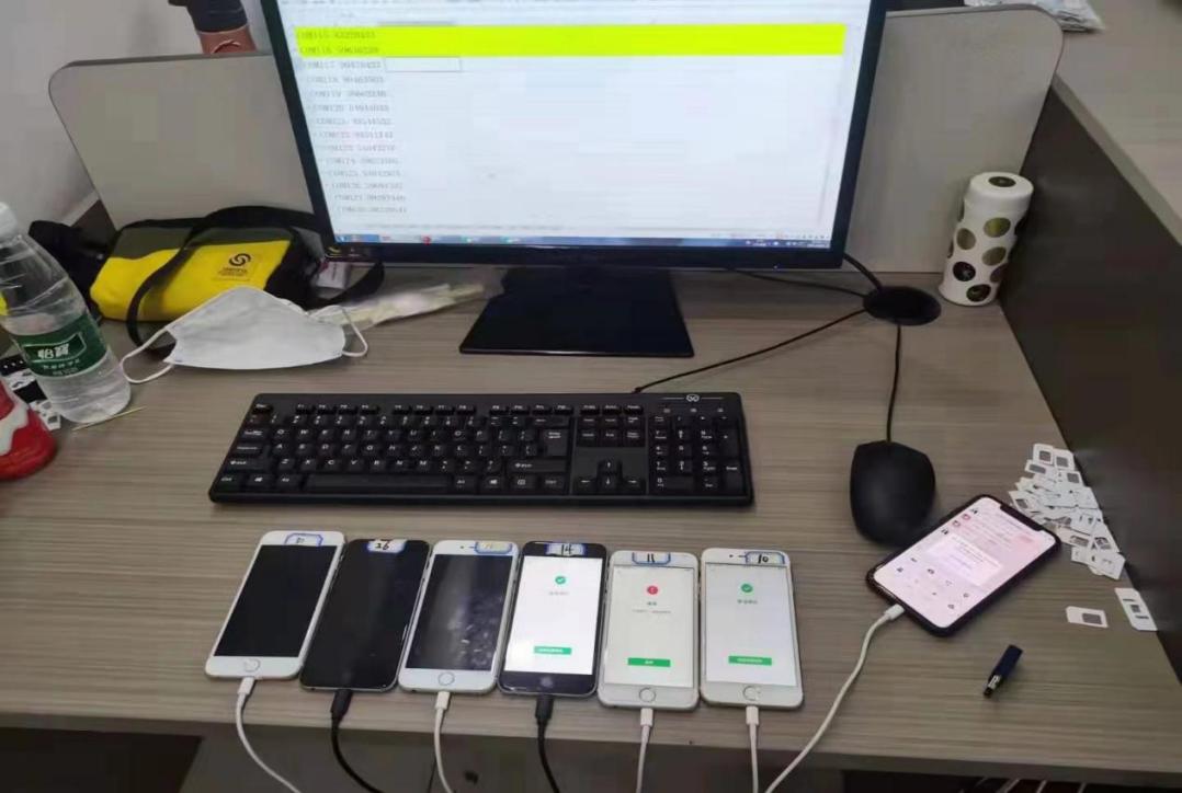 用來實施電信詐騙犯罪的手機和電話卡。安徽移動供圖