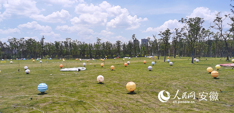 貴池區(qū)對原有碼頭進行整改，修建的老池口公園為市民提供休閑放松新去處。人民網(wǎng) 胡雨松攝