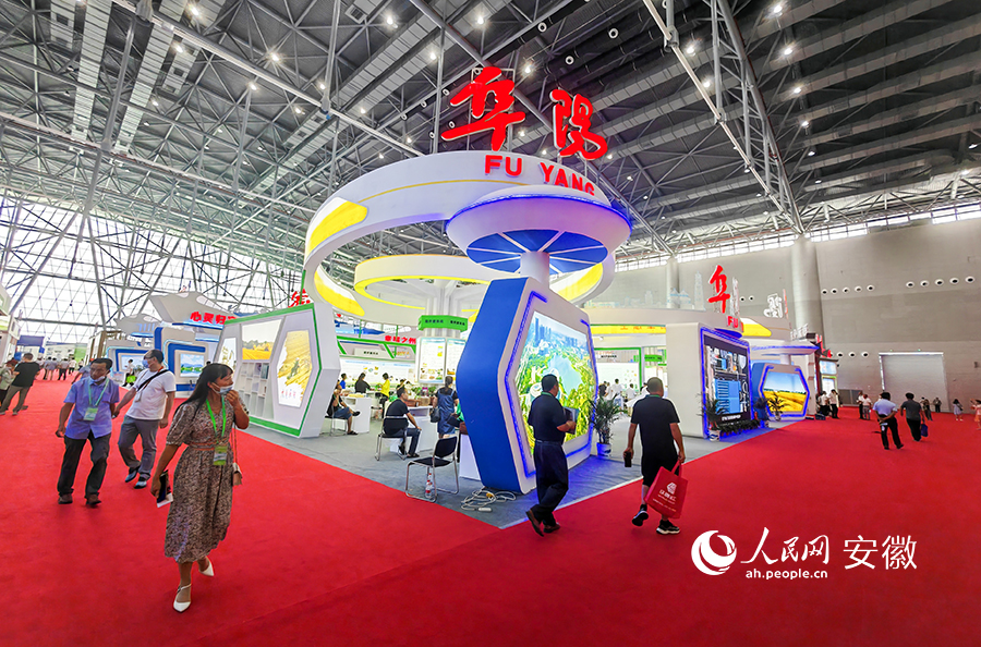 “兩利用”產(chǎn)業(yè)博覽會(huì)阜陽(yáng)展廳。人民網(wǎng) 王銳攝