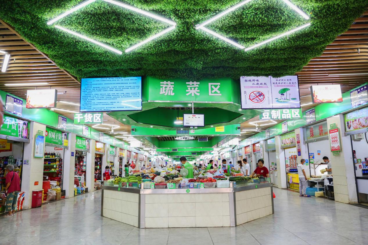 改造升級過的菜市場內(nèi)美觀大氣。受訪者供圖