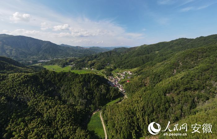 航拍安慶市太湖縣馬廟村。人民網(wǎng) 王銳攝