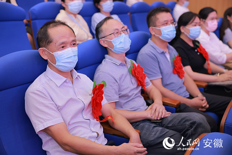 獲得表彰的教師代表。人民網(wǎng) 王曉飛攝