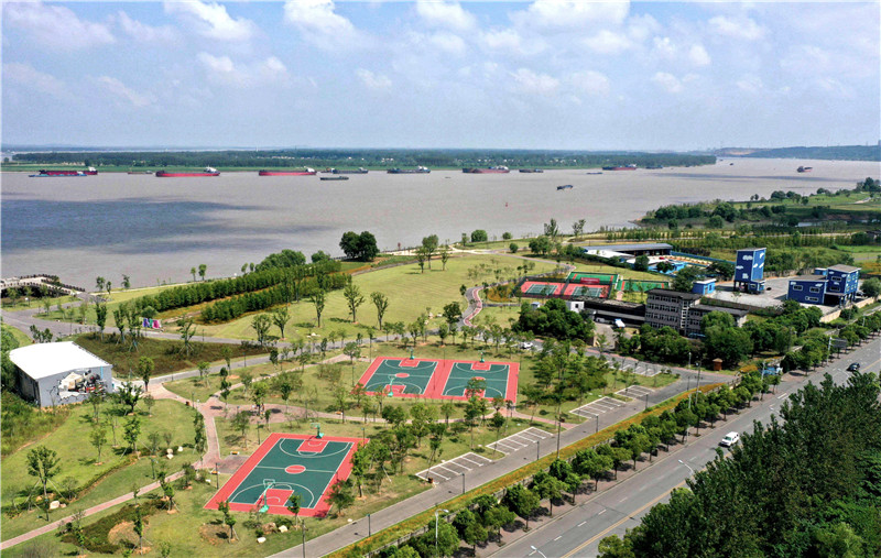 俯瞰安徽省銅陵市濱江生態(tài)體育公園。高凌君攝
