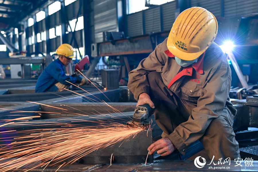 云龍糧機(jī)生產(chǎn)車間一角。人民網(wǎng)記者 苗子健攝