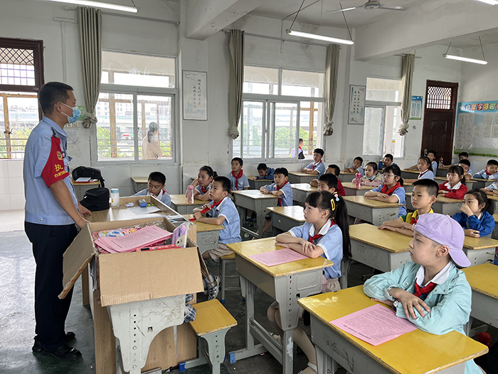 鐵路安全知識(shí)進(jìn)校園。