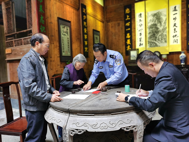 巧用活用“作退一步想”理念。黃山市委政法委供圖