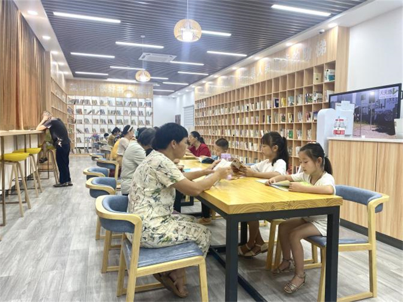 東流鎮(zhèn)城北社區(qū)“15分鐘閱讀圈”。東至縣委宣傳部供圖