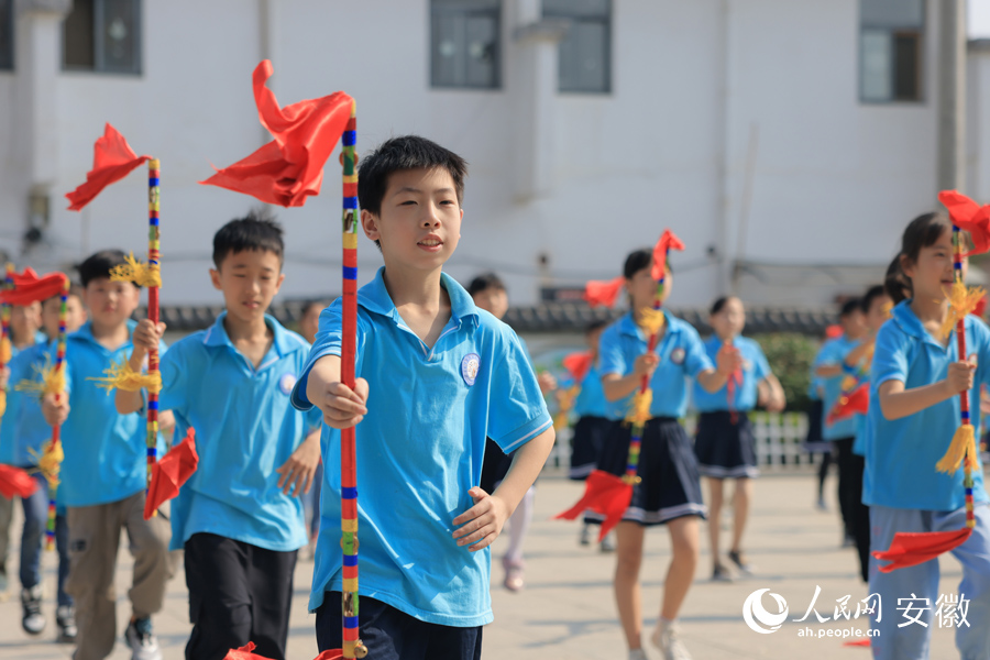 蓮湘舞讓孩子們更加自信。人民網(wǎng) 王曉飛攝
