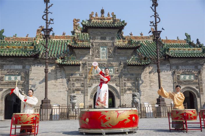 花戲樓景區(qū)的《迎賓鼓舞》。亳州文旅集團(tuán)供圖