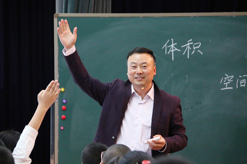 課堂氣氛活躍。于金龍 供圖