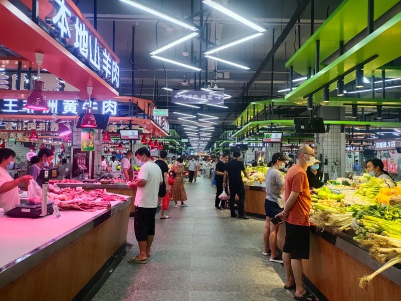 新投入使用的養(yǎng)生大道綜合農(nóng)貿(mào)商城。
