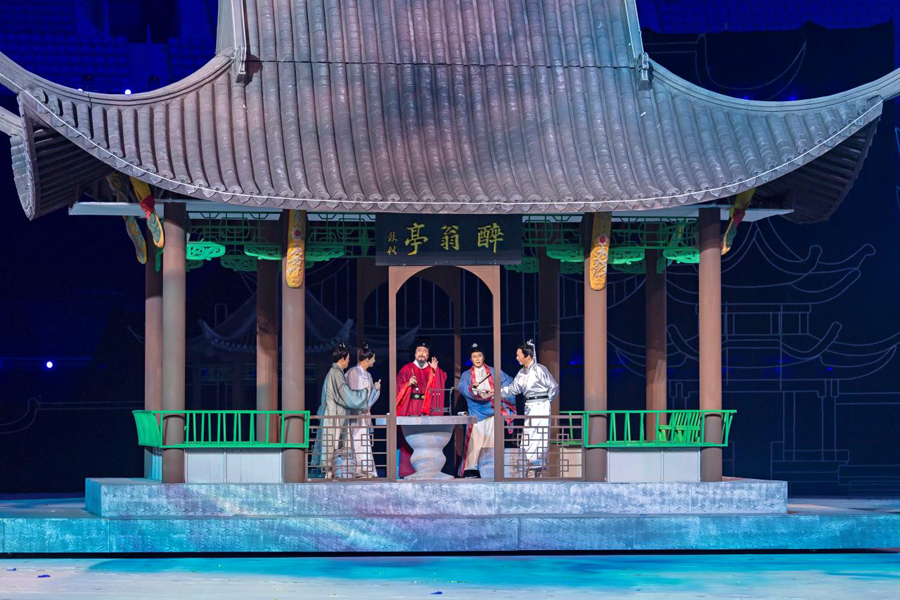 文藝演出凸顯“皖風(fēng)徽韻”“醉美亭城”的獨(dú)特魅力。計(jì)成軍攝