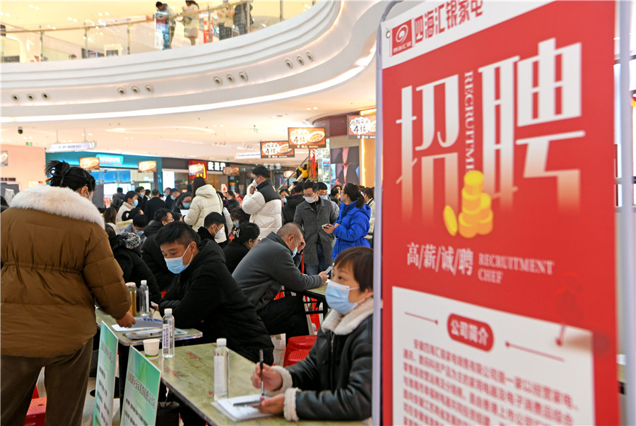田家庵區(qū)春風(fēng)行動(dòng)“接您回家”專(zhuān)場(chǎng)招聘會(huì)。陳彬攝
