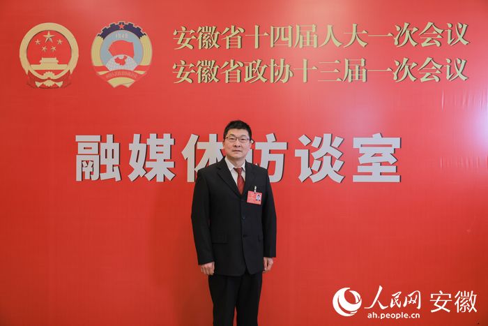 張吉明在接受采訪。人民網(wǎng) 王曉飛攝