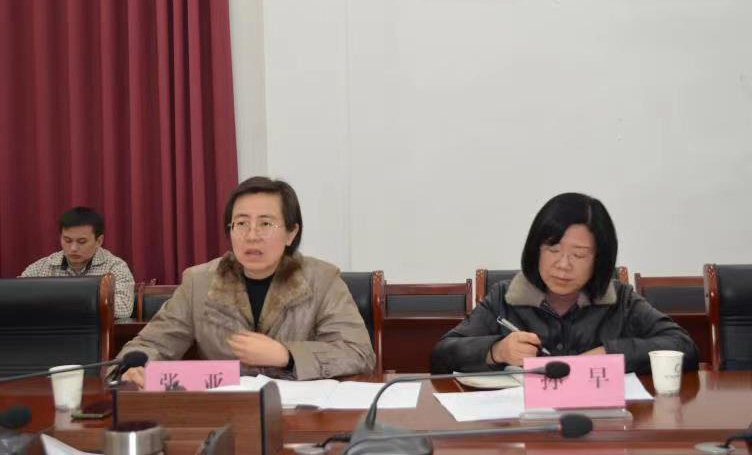 張亞在揭牌儀式上講話?；幢笔形麄鞑抗﹫D