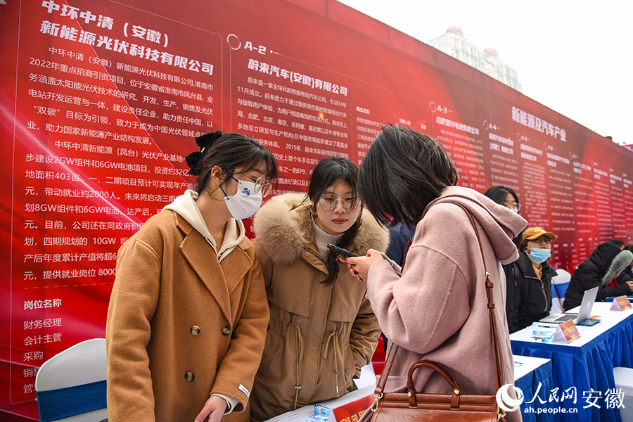 招聘會(huì)現(xiàn)場“供需兩旺”。人民網(wǎng) 李希蒙攝