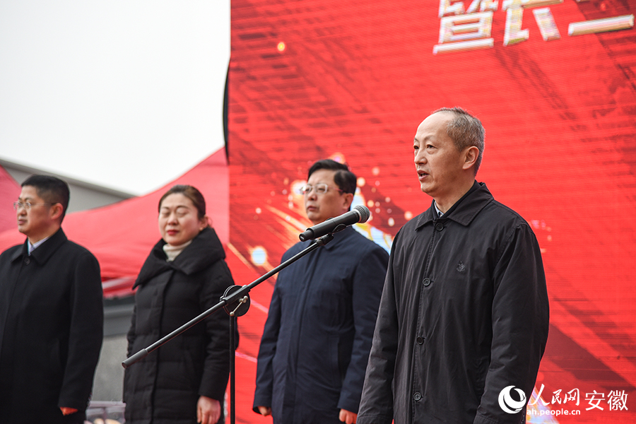 安徽省總工會(huì)黨組成員、副主席張勇宣布招聘會(huì)啟動(dòng)。人民網(wǎng) 李希蒙攝