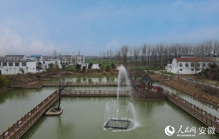 無(wú)人機(jī)視角下的心樂(lè)湖，風(fēng)景優(yōu)美。人民網(wǎng) 王曉飛攝