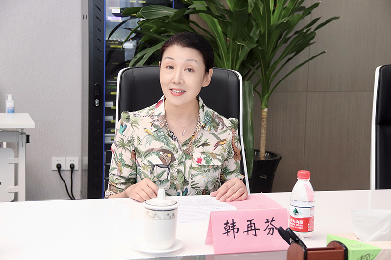 全國人大代表、黃梅戲表演藝術(shù)家韓再芬。安慶再芬黃梅藝術(shù)劇院供圖