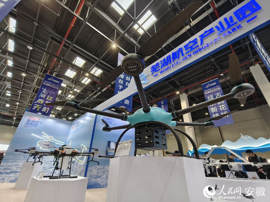 蕪湖空港會(huì)展中心，觀眾可以近距離感受蕪湖航空科技發(fā)展。人民網(wǎng)記者 苗子健攝