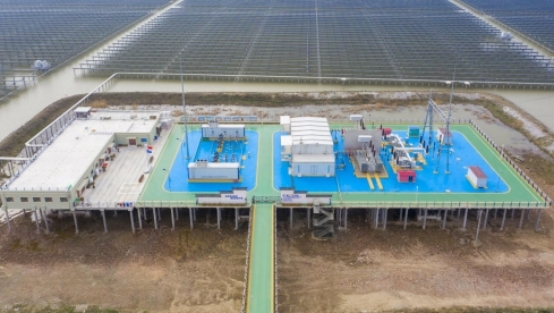 中廣核當涂縣大隴鎮(zhèn)雙潭湖260MW漁光互補光伏項目榮獲2020-2021年度國家優(yōu)質(zhì)工程獎?，幒^(qū)委宣傳部供圖
