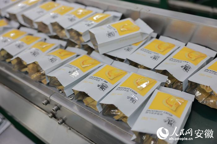 生產(chǎn)線上已經(jīng)完成分裝的產(chǎn)品。人民網(wǎng) 王曉飛攝