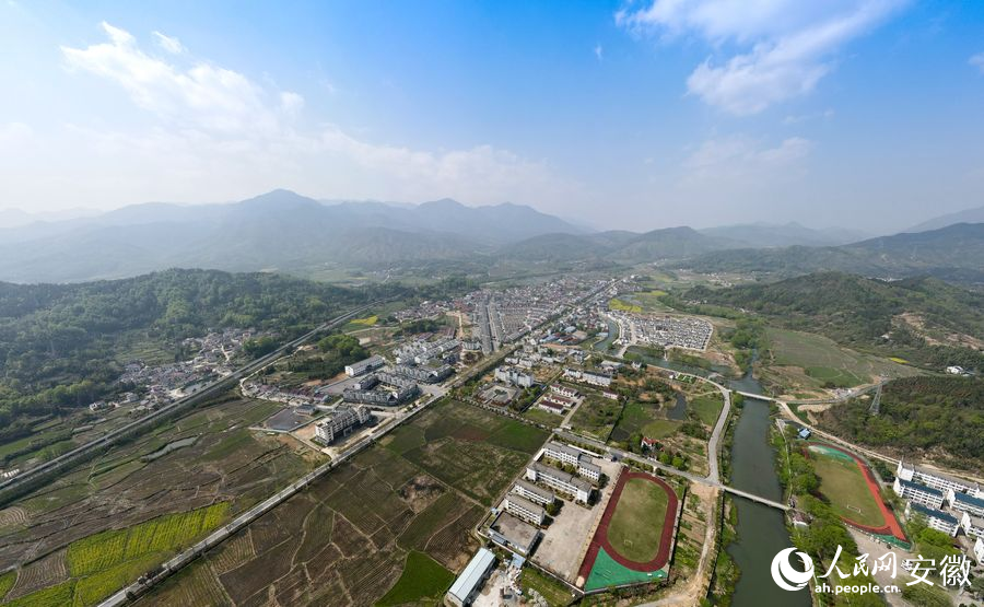 航拍陵陽鎮(zhèn)。人民網(wǎng) 王銳攝