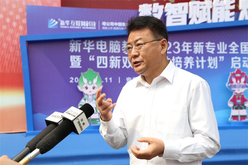 中國東方教育副總裁沙旭接受媒體采訪