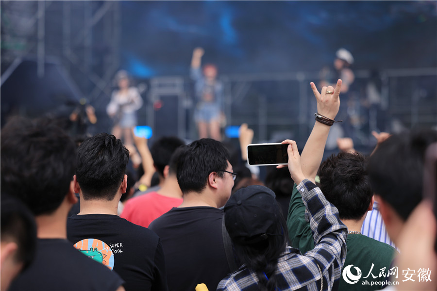 臺下觀眾。人民網(wǎng)記者 王曉飛攝