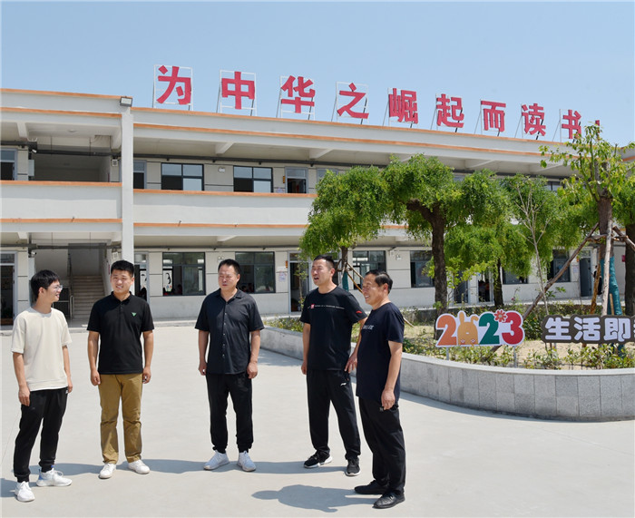 7.傅新舉注重發(fā)展教育，在楊廟村新建設(shè)碭城鎮(zhèn)一小楊廟分校，小學(xué)生已增加到300多人。李艷龍攝