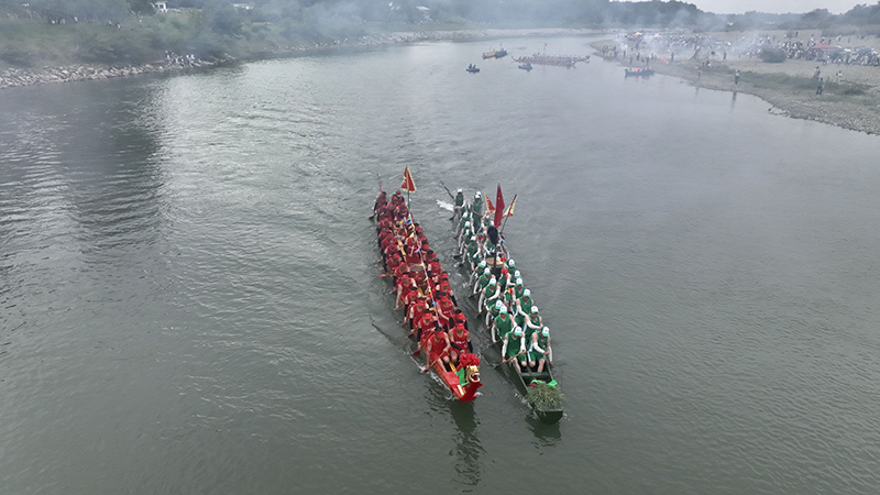 賽龍舟。宣州區(qū)委宣傳部供圖