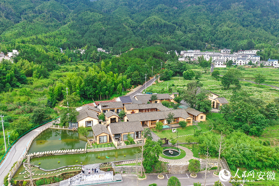 天柱山鎮(zhèn)“陋室邂逅”民宿。人民網(wǎng)記者 陳若天攝