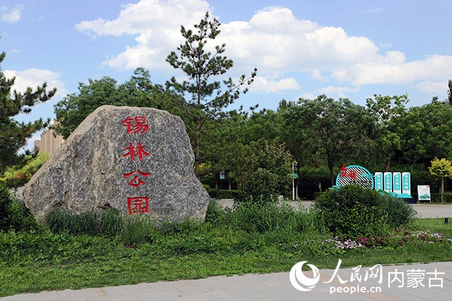 全馬11公里、半馬折返點周邊的錫林公園。 人民網(wǎng) 苗陽攝
