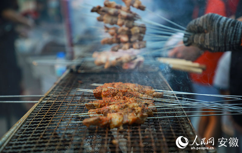 固鎮(zhèn)肉羊產(chǎn)業(yè)的知名度和影響力近年來逐步提升。人民網(wǎng)記者 陶濤攝