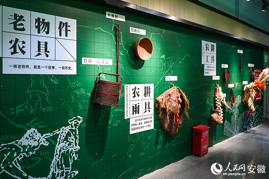 菜市場(chǎng)內(nèi)的文化墻。人民網(wǎng)記者 苗子健攝