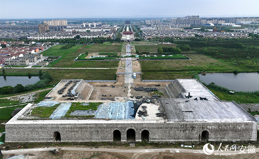 俯瞰明中都午門遺址。人民網(wǎng)記者 陶濤攝