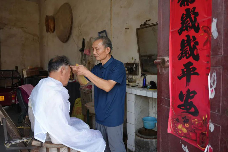 朱玉玲在工作中?；茨鲜形麄鞑抗﹫D