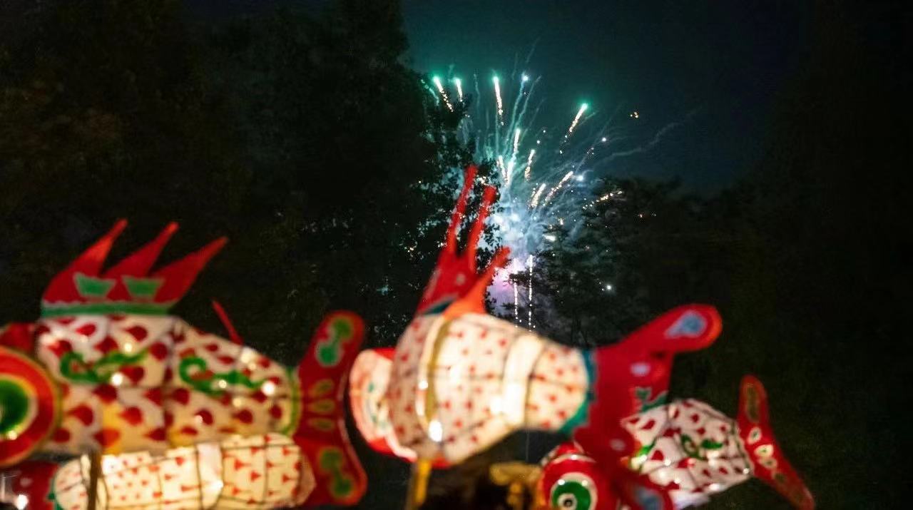 休寧縣齊云山風(fēng)景區(qū)夜游。齊云山風(fēng)景區(qū)供圖