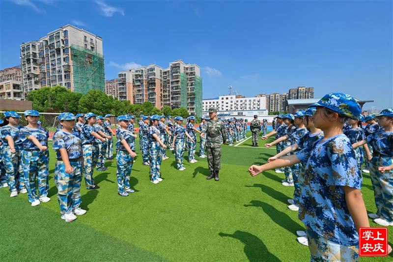 9月1日，迎江區(qū)一學(xué)校初一新生正在軍訓(xùn)。路欣、王的明攝