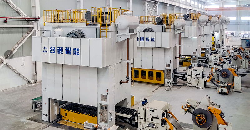 合鍛智能供應(yīng)比亞迪合肥基地的“級進模機械壓力機”。 汪海明攝