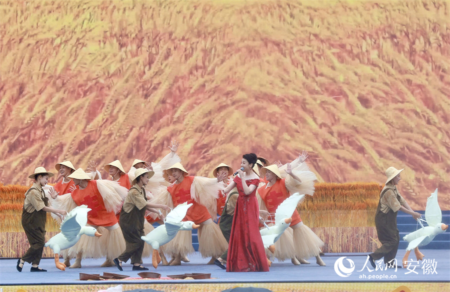 群眾慶豐收聯(lián)歡活動(dòng)。人民網(wǎng)記者 張俊攝