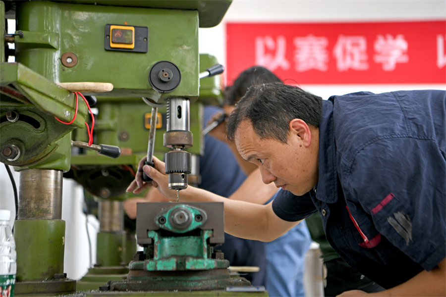 9月23日，選手參加安徽省淮南市第四屆職業(yè)技能大賽鉗工比賽。陳彬攝