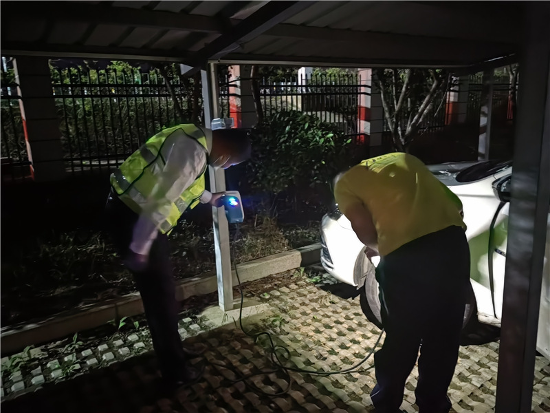2王鐵站站新能源車充電