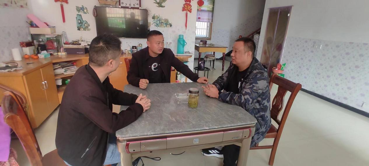 工作人員走訪調(diào)查。太湖縣退役軍人事務(wù)局供圖