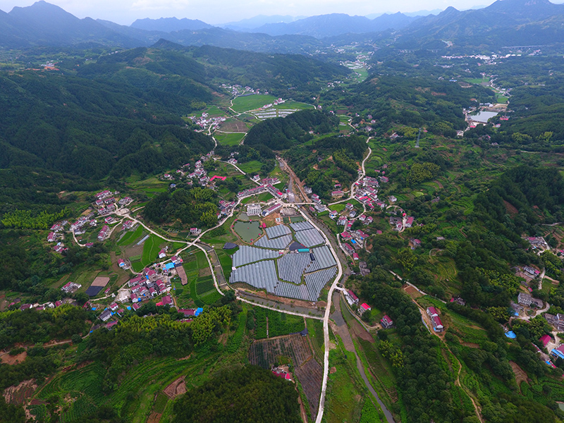 岳西縣毛尖山鄉(xiāng)王畈村航拍。