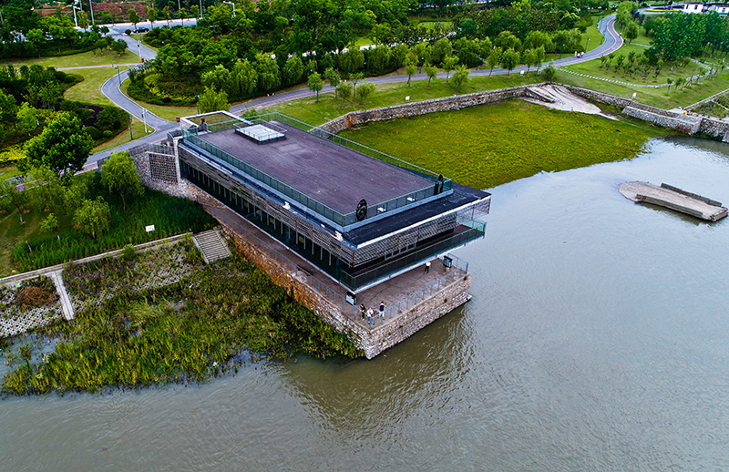 銅陵市濱江公園碼頭書屋。銅陵市生態(tài)環(huán)境局供圖